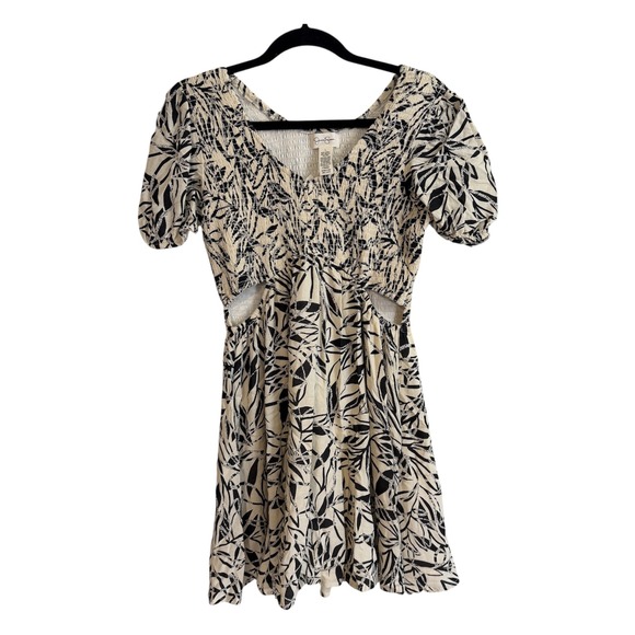 Jessica Simpson Dresses & Skirts - Jessica Simpson Dress Women L Black Leaf Print Smocked Waist Cutout NEW